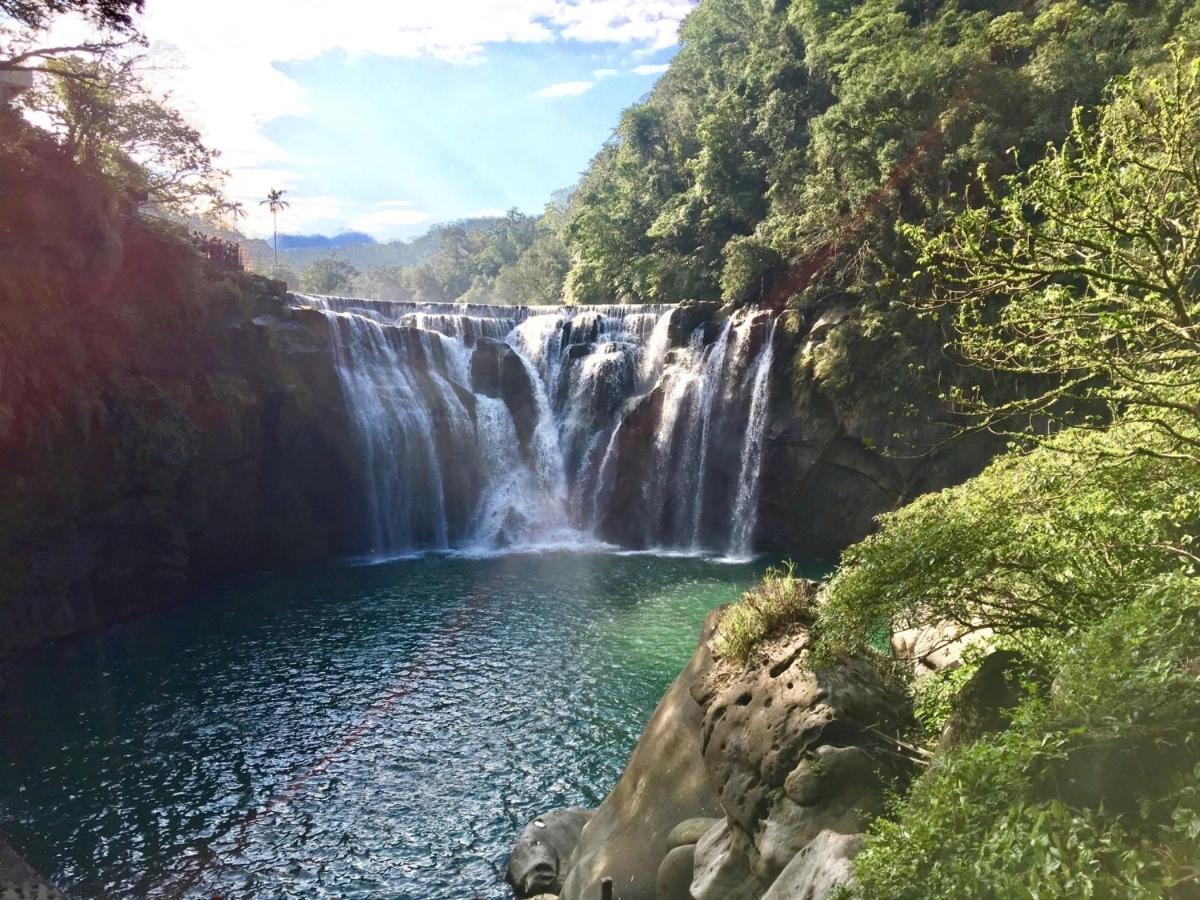 New Taipei City 晶晶輕旅民宿 מראה חיצוני תמונה