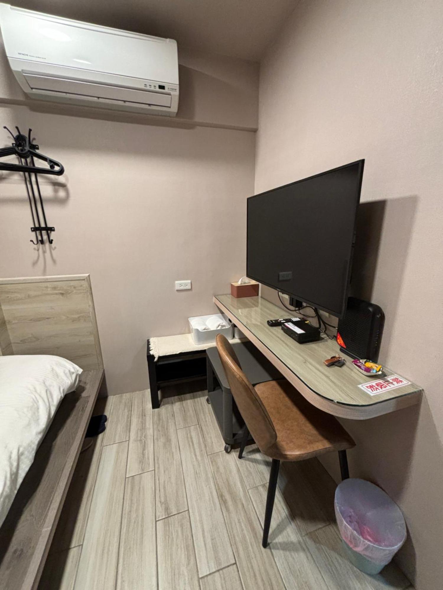 New Taipei City 晶晶輕旅民宿 מראה חיצוני תמונה